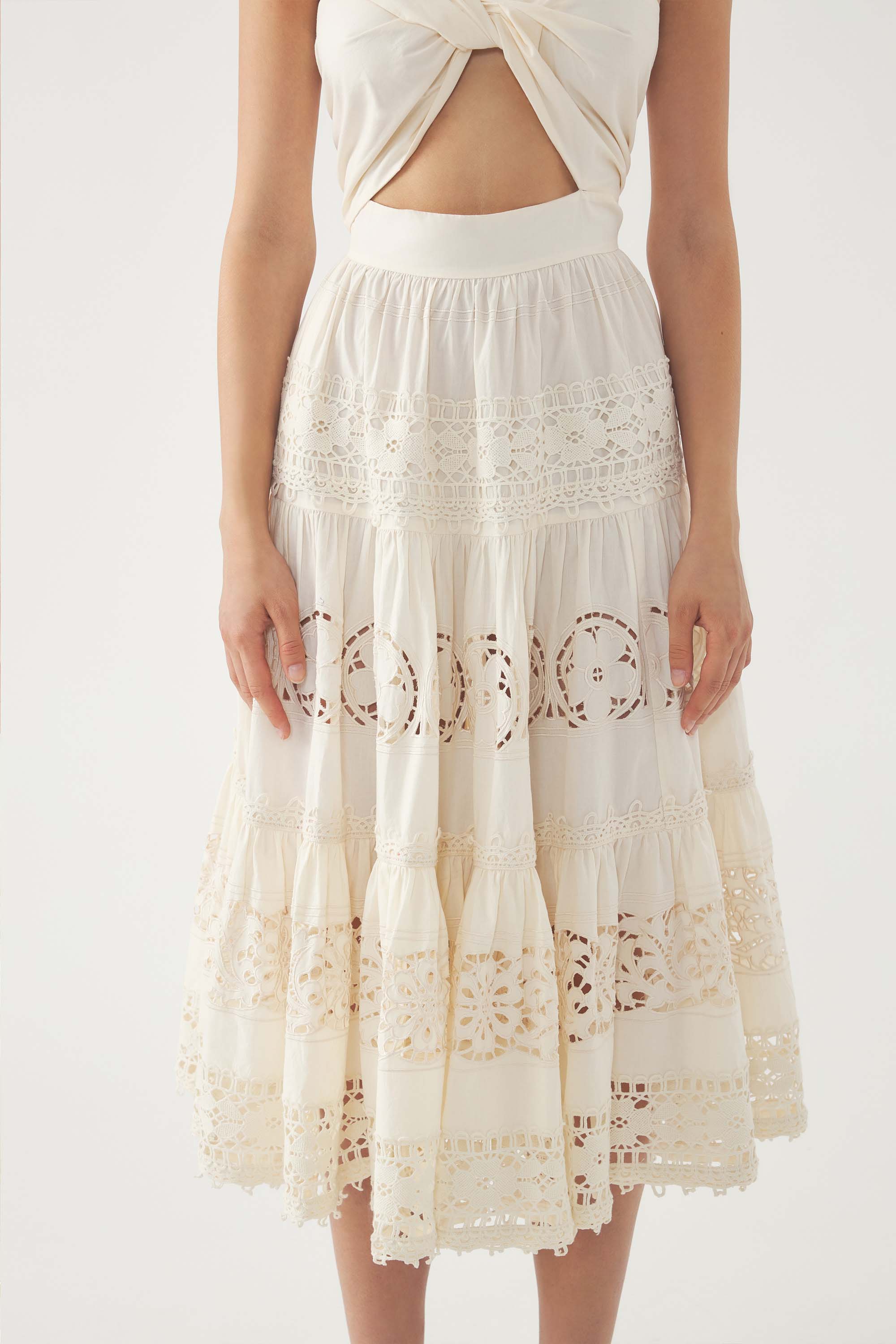 Besticktes Cut-out-Kleid Mila