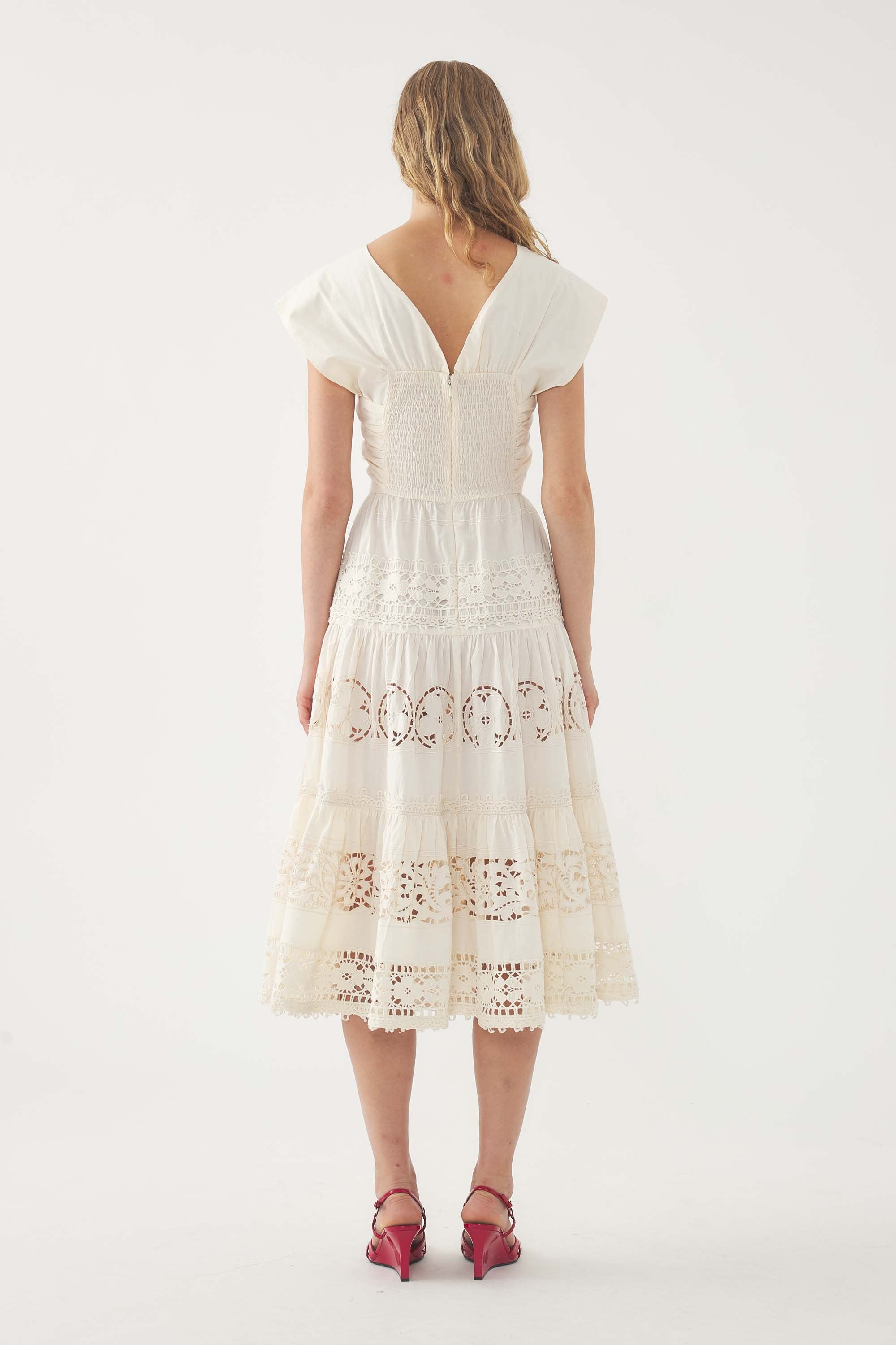 Besticktes Cut-out-Kleid Mila