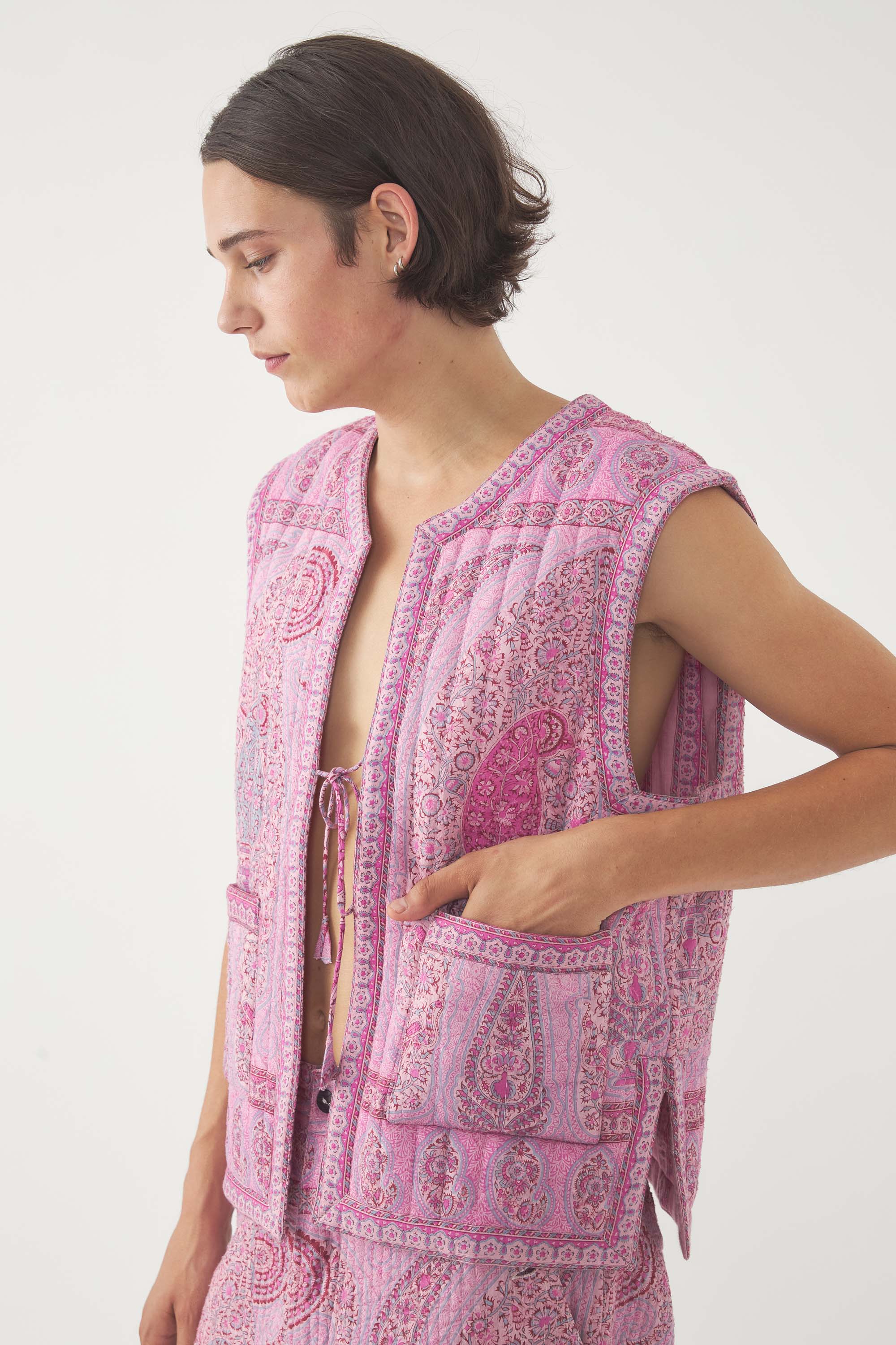 Vest Taya
