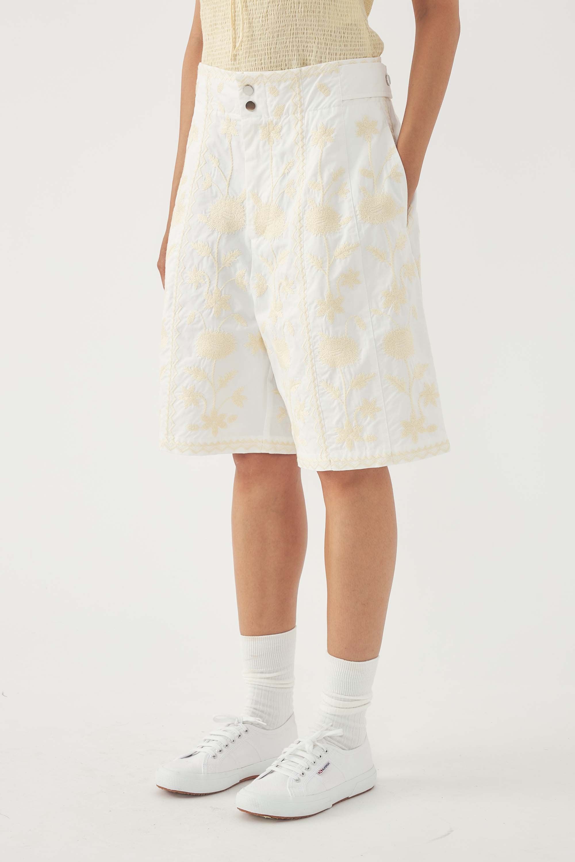 Pantalón corto bordado Winna