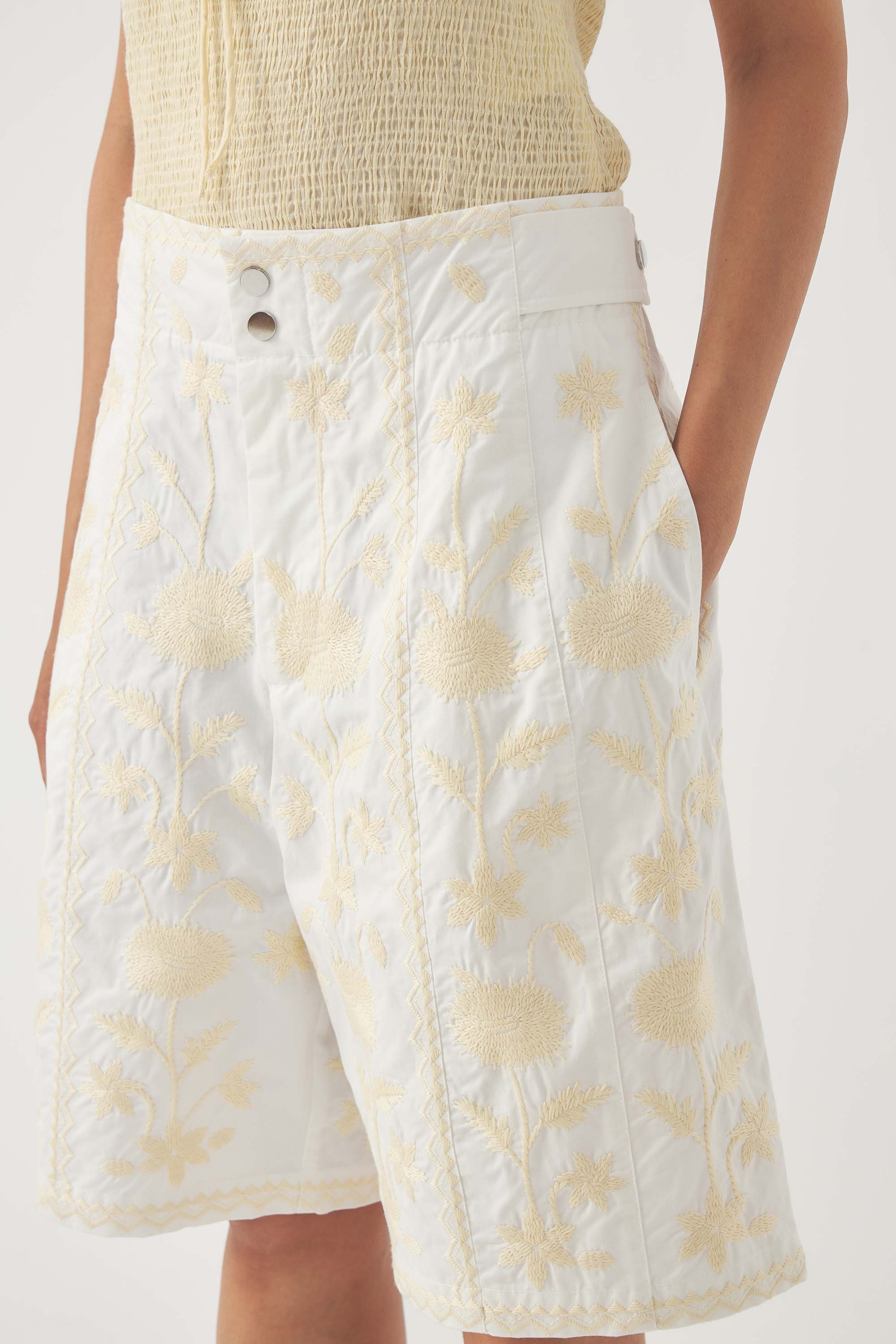 Pantalón corto bordado Winna