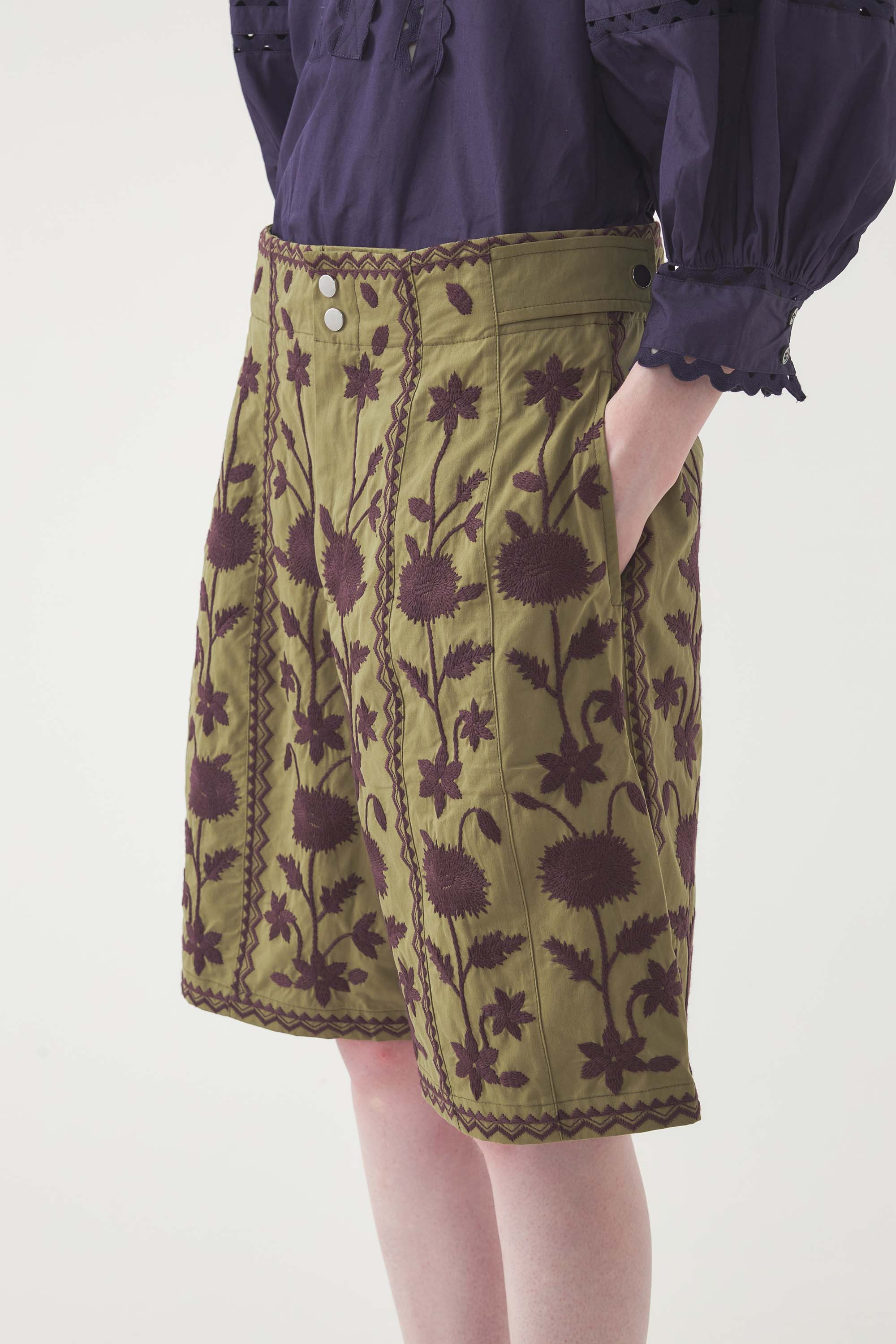 Pantalón corto bordado Winna