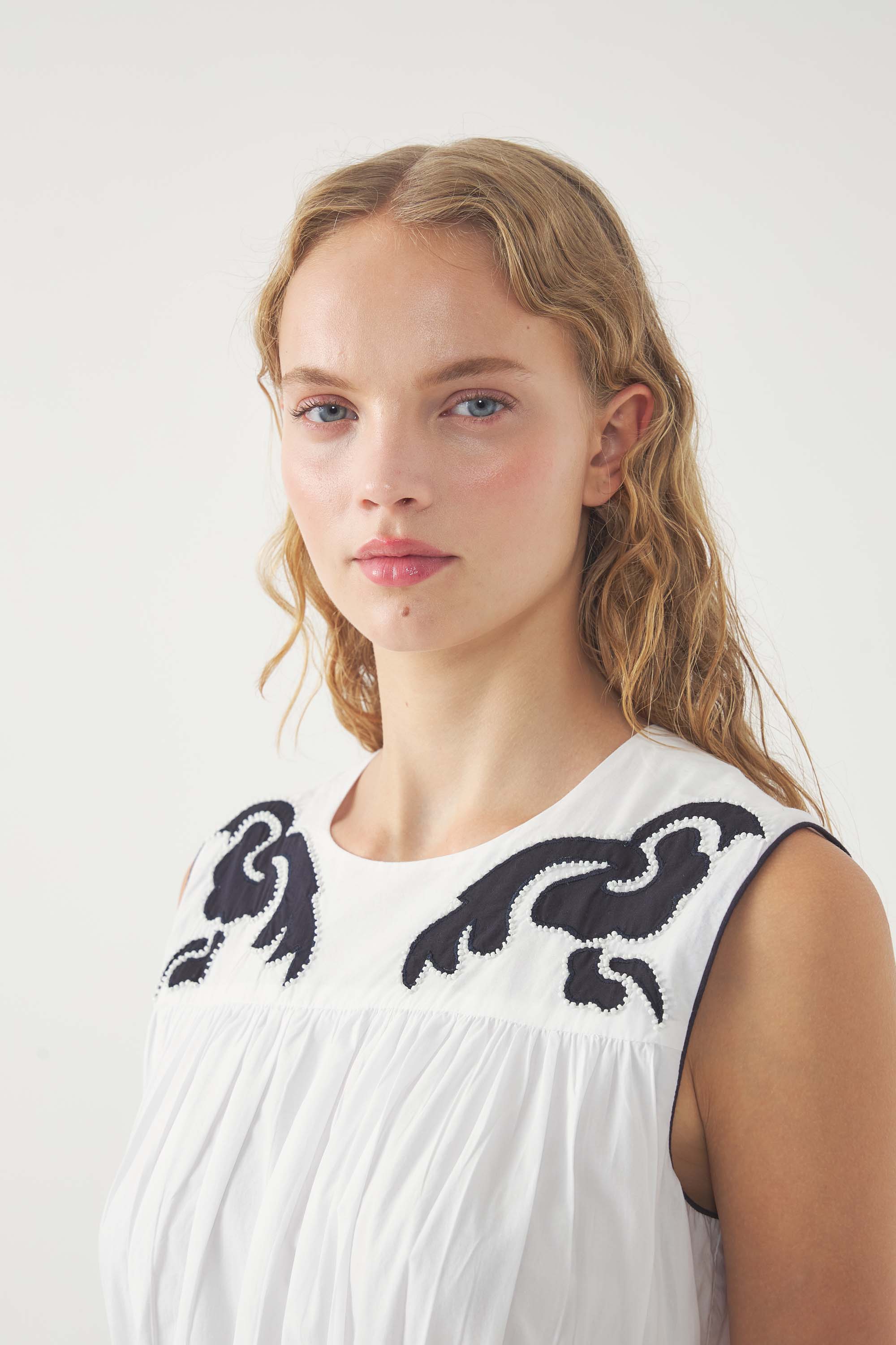 Langes besticktes Kleid Dalli