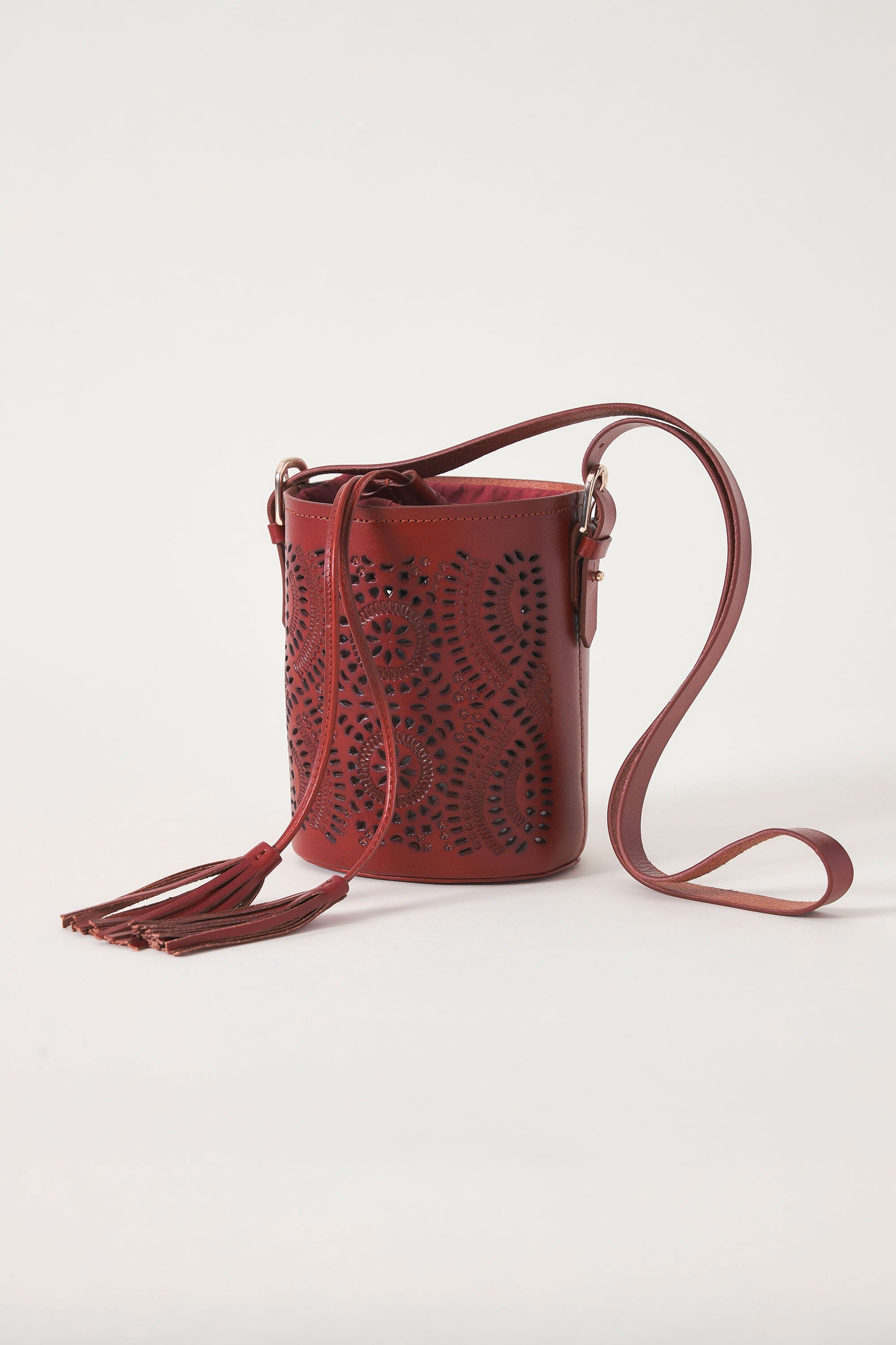 Small lace-style openwork leather bucket bag Galy