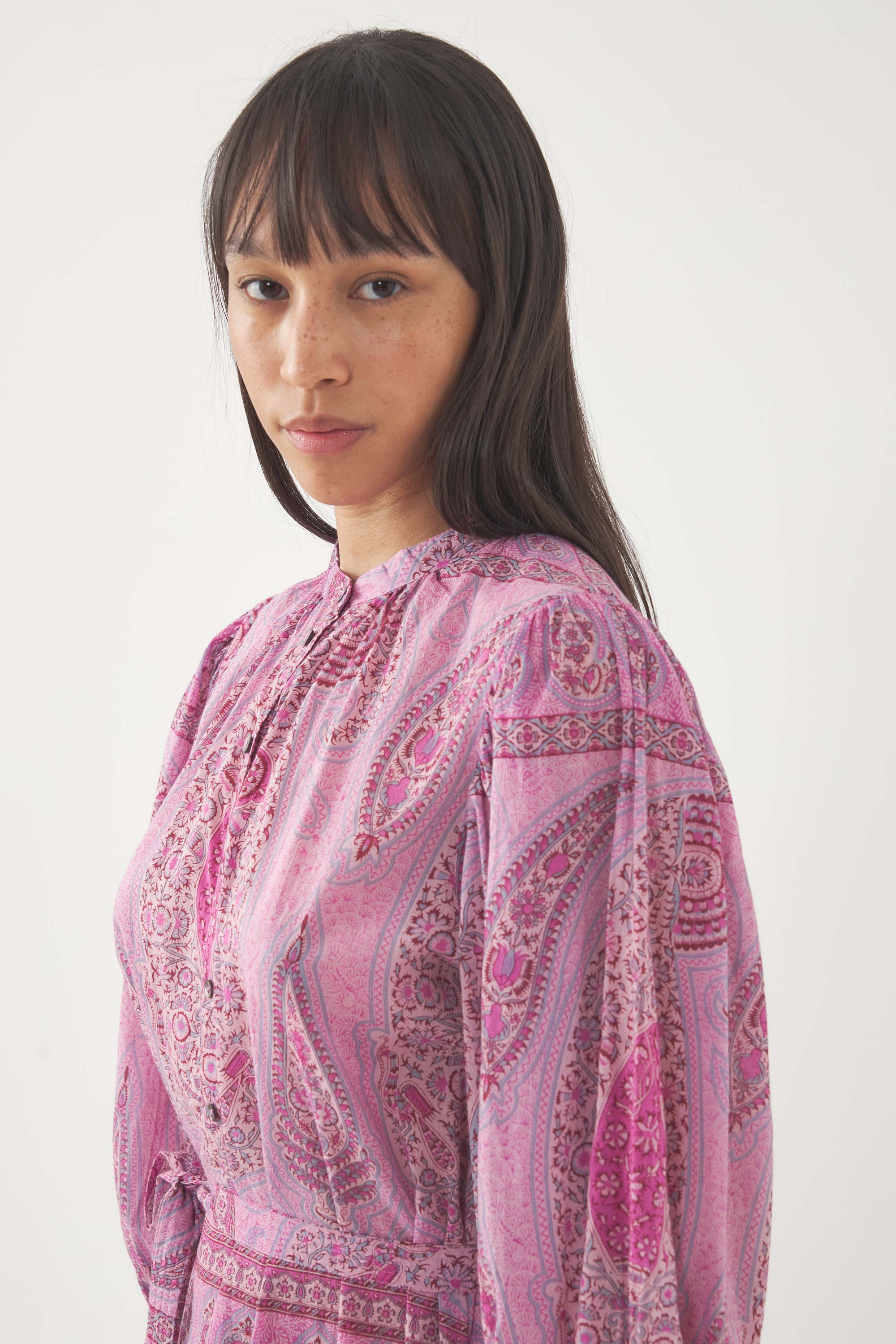 Robe Taya