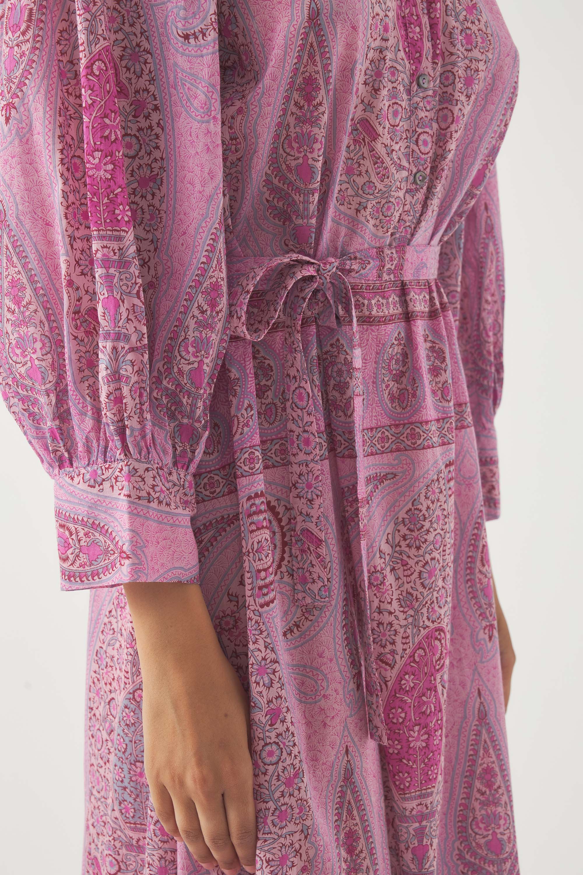 Robe Taya