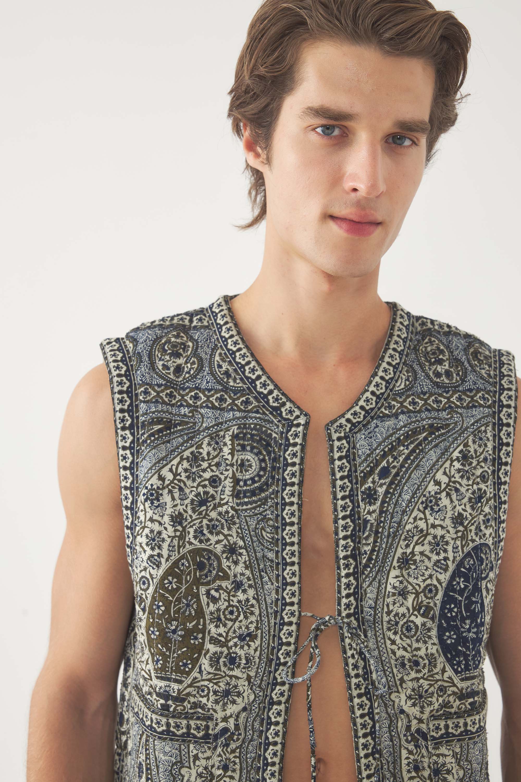 Vest Taya