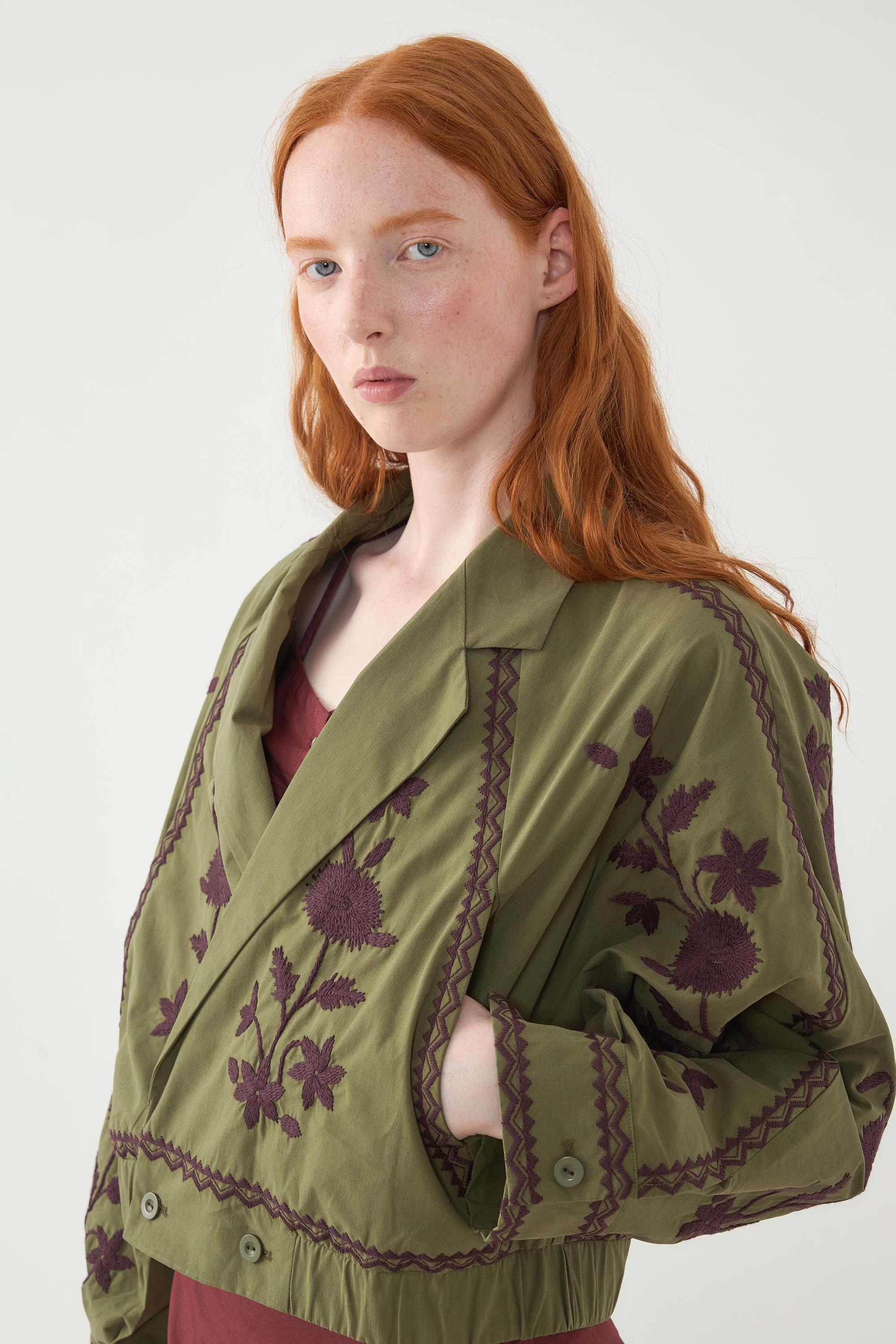 Chaqueta bomber bordada Winna